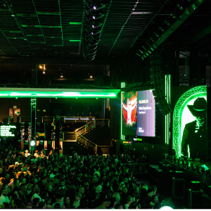Ambiente de bar e casa noturna com atendimento fluido